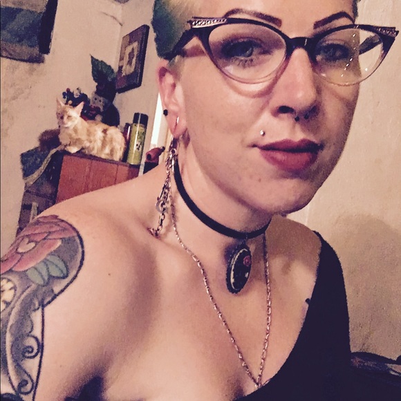 Meet Your Posher GL4uri3 🤘🏻☠️💋 - Picture 5 of 8